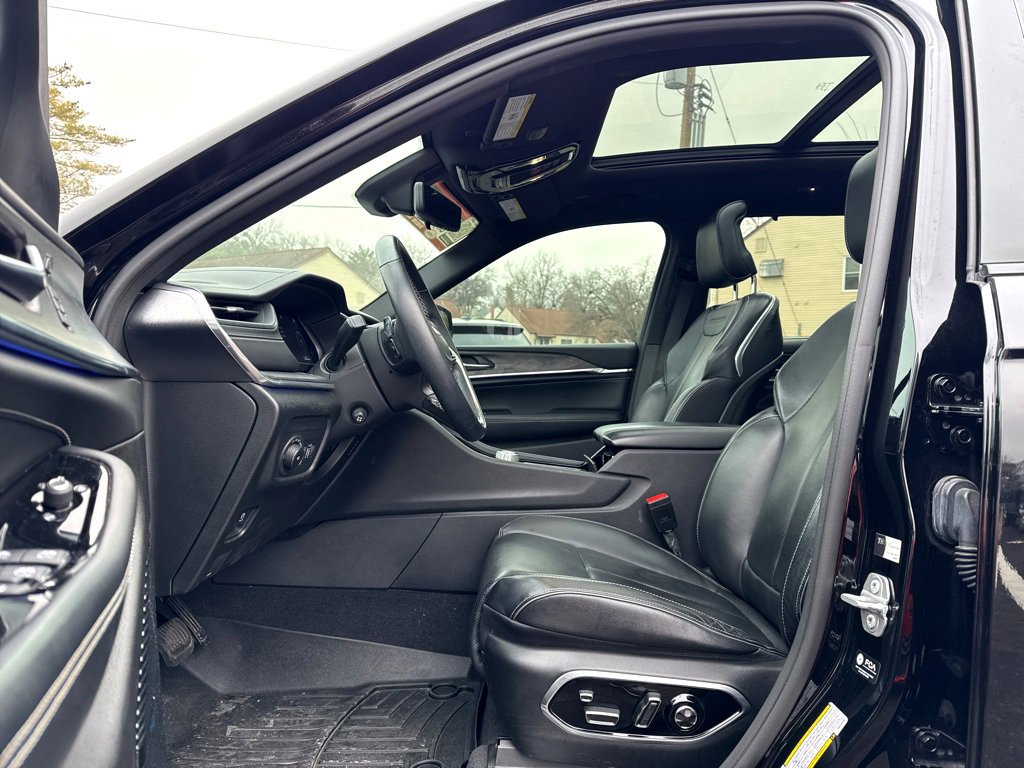 Used 2022 Jeep Grand Cherokee L Overland w/ Luxury Tech Group IV image 12