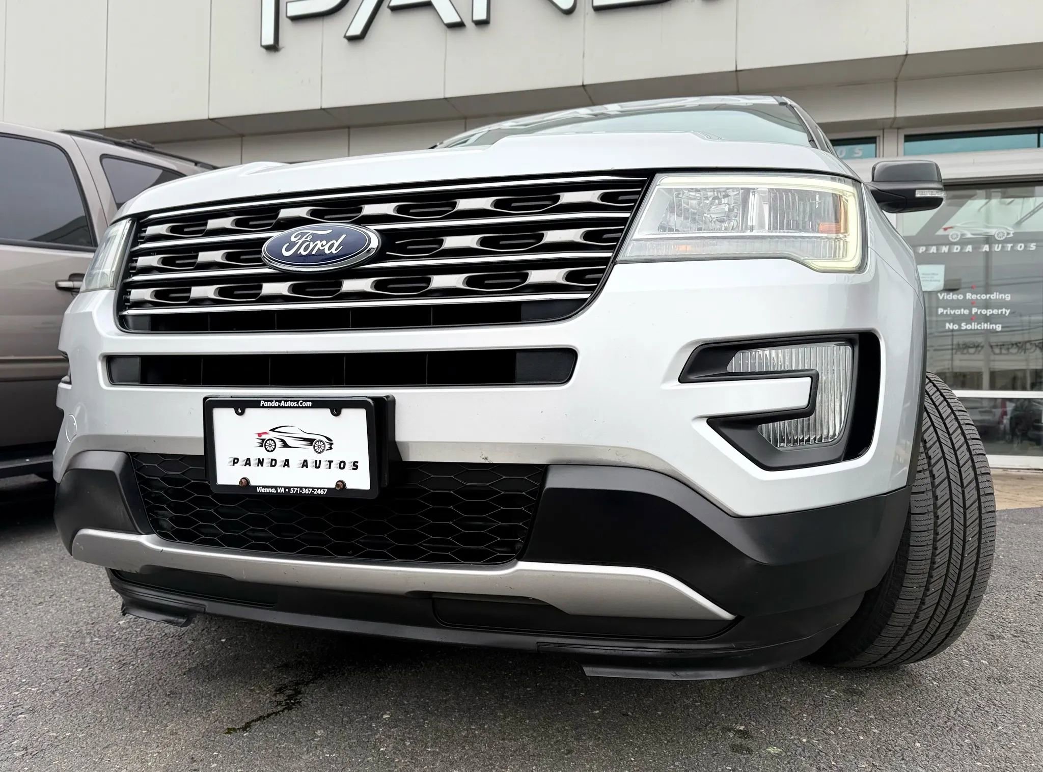 Used 2016 Ford Explorer XLT image 50