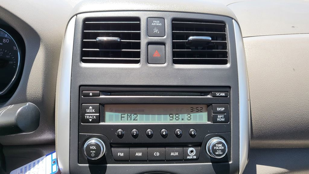 Used 2014 Nissan Versa SV w/ Convenience Package FWD image 30