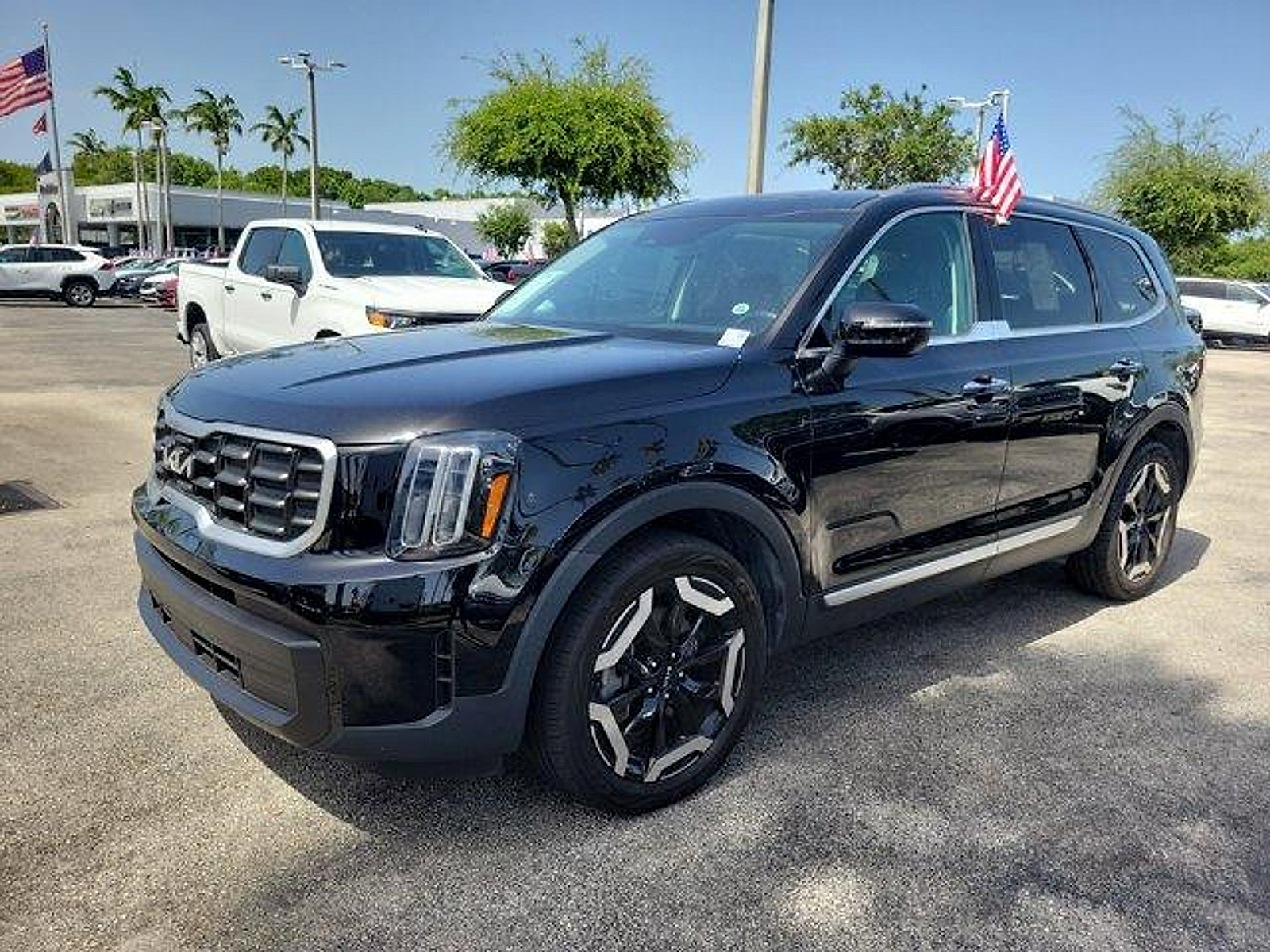 Used 2023 Kia Telluride S AWD/4WD image 3