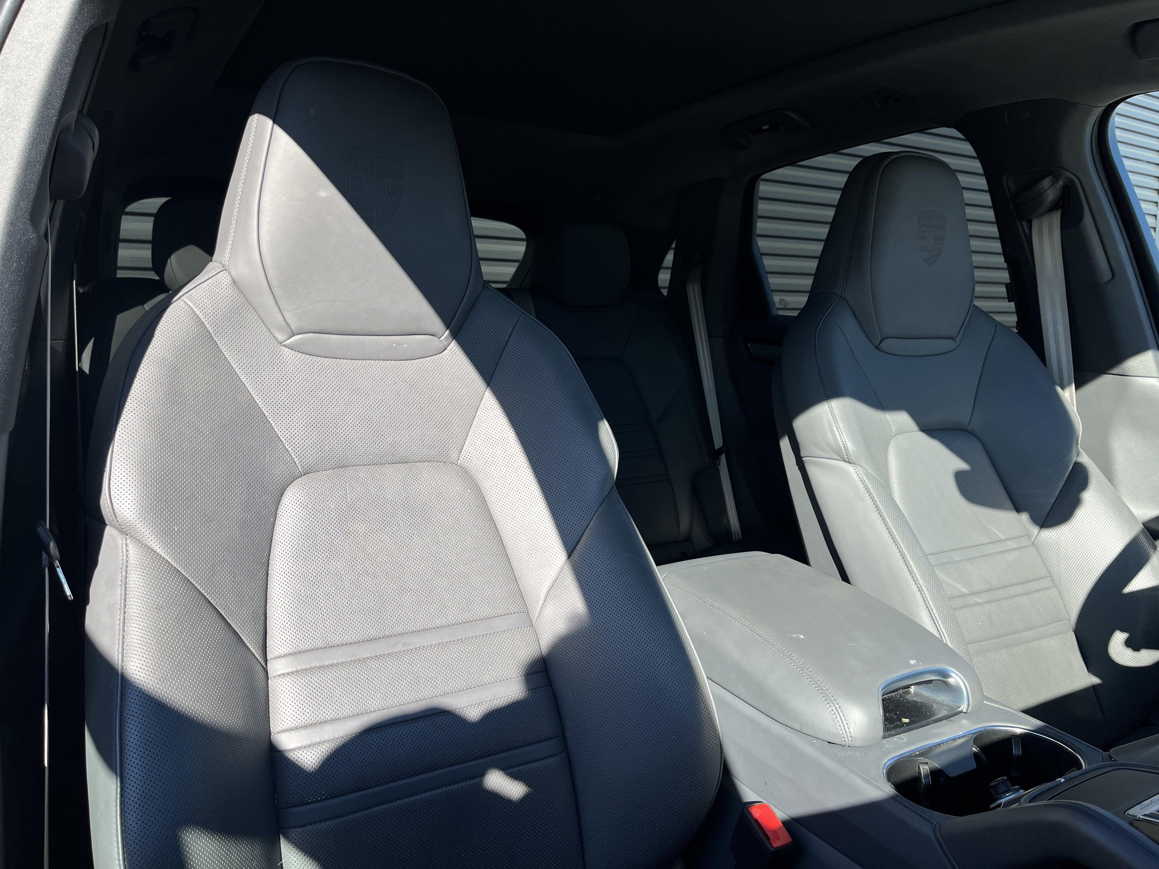 Certified 2023 Porsche Cayenne Platinum Edition image 16