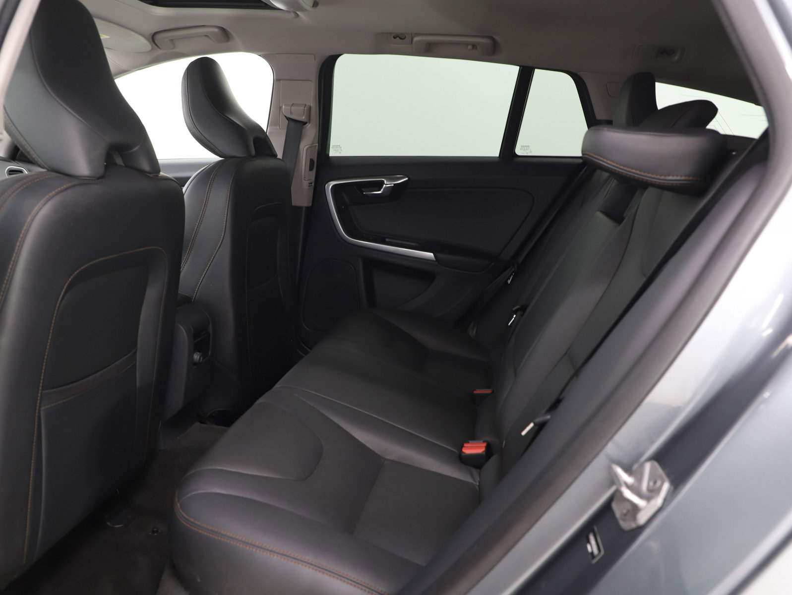 Used 2016 Volvo V60 T5 Cross Country Platinum image 14