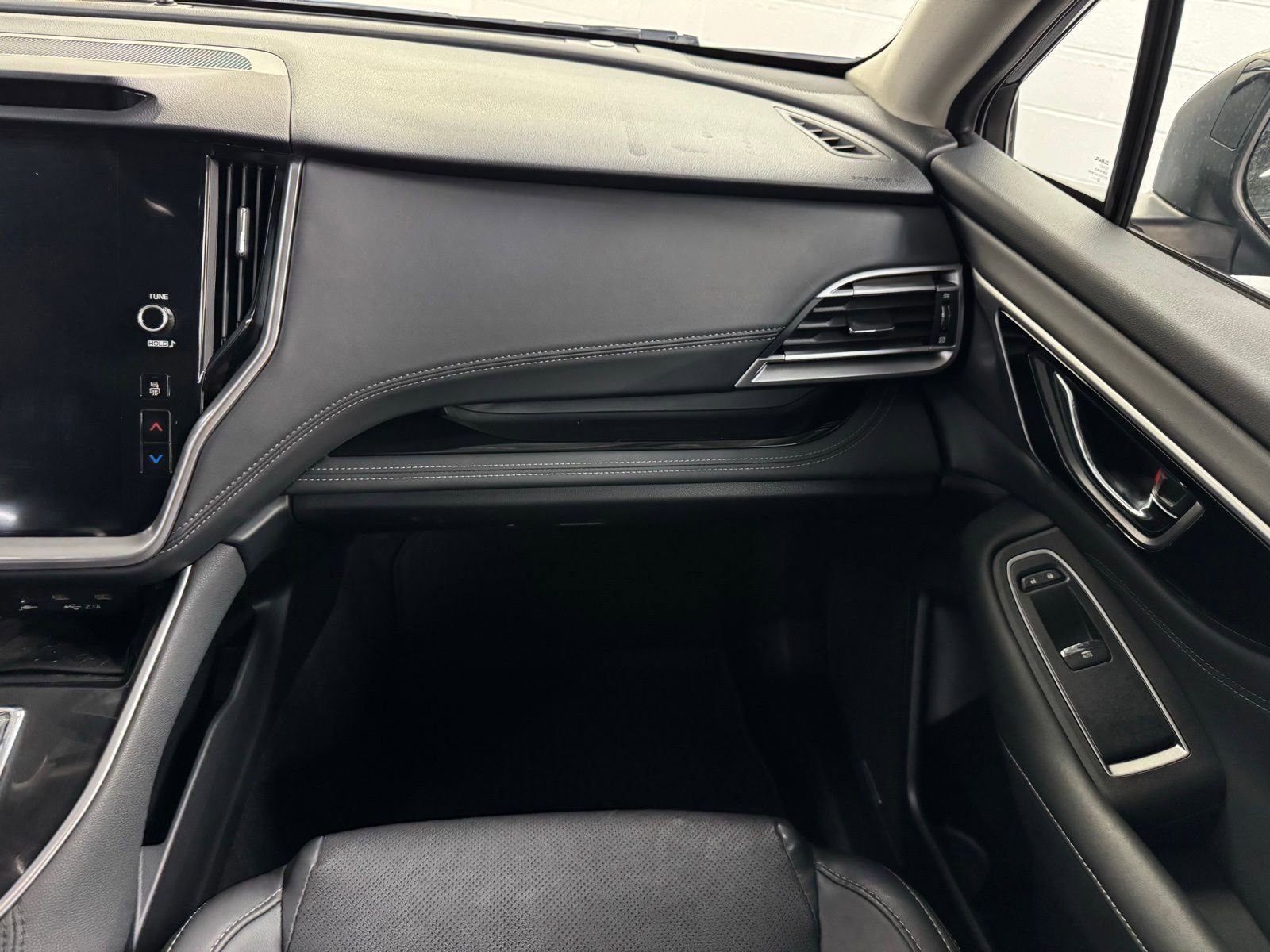 Used 2021 Subaru Outback Limited image 15