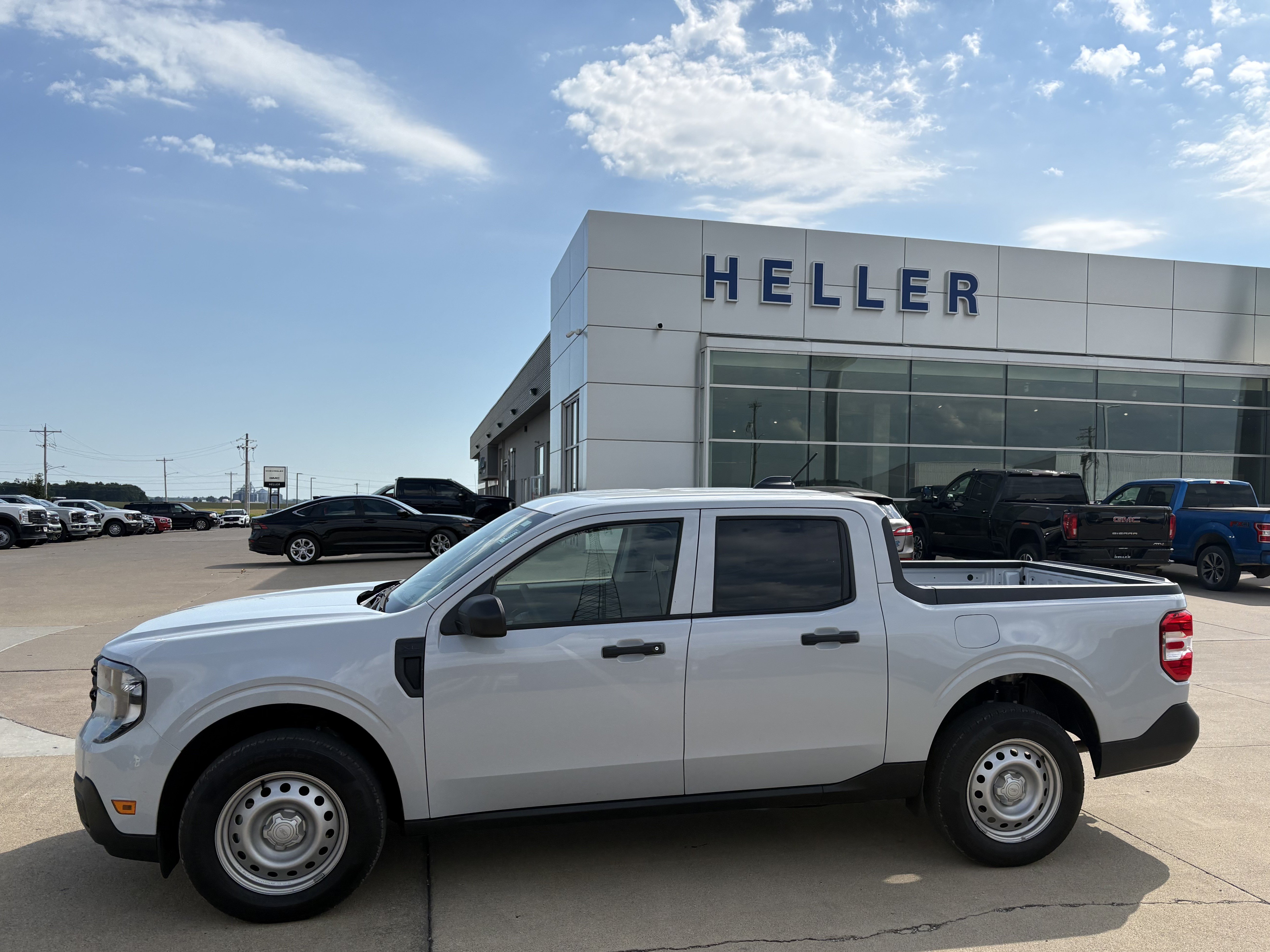 Used 2025 Ford Maverick XL w/ Equipment Group 102A AWD/4WD image 3