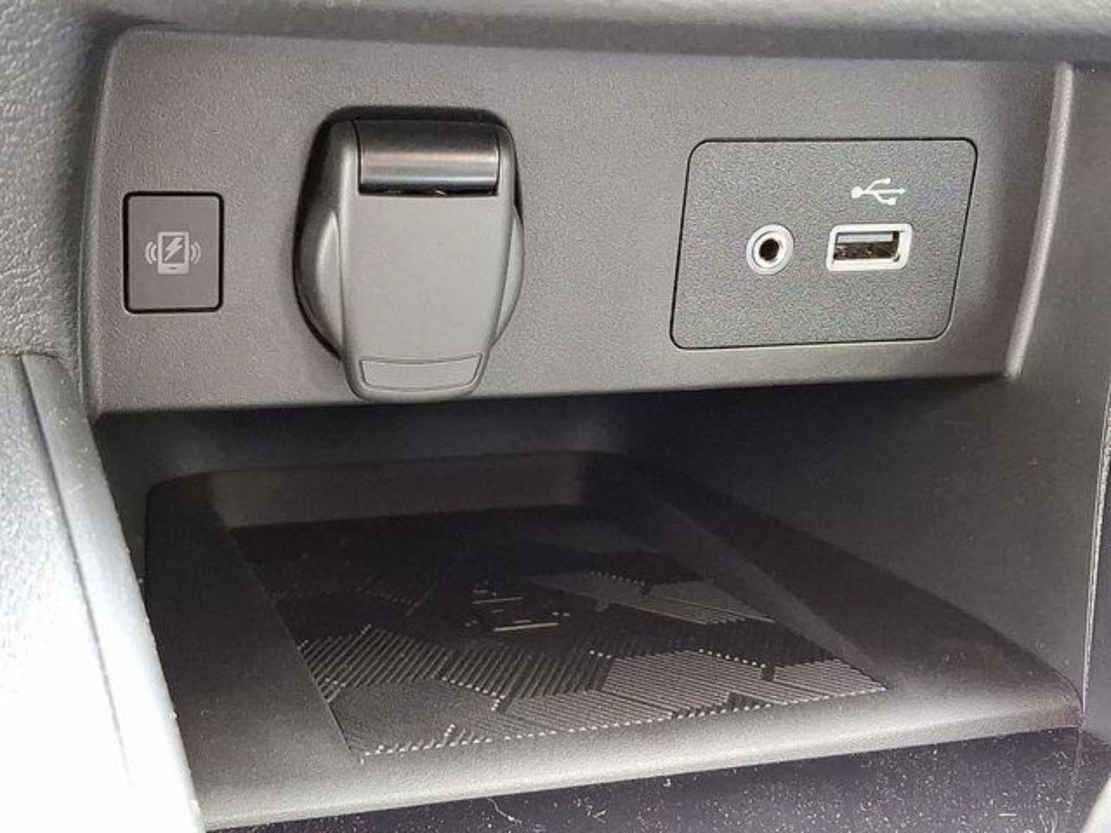 New 2025 Nissan Versa SV w/ Trunk Package FWD image 15