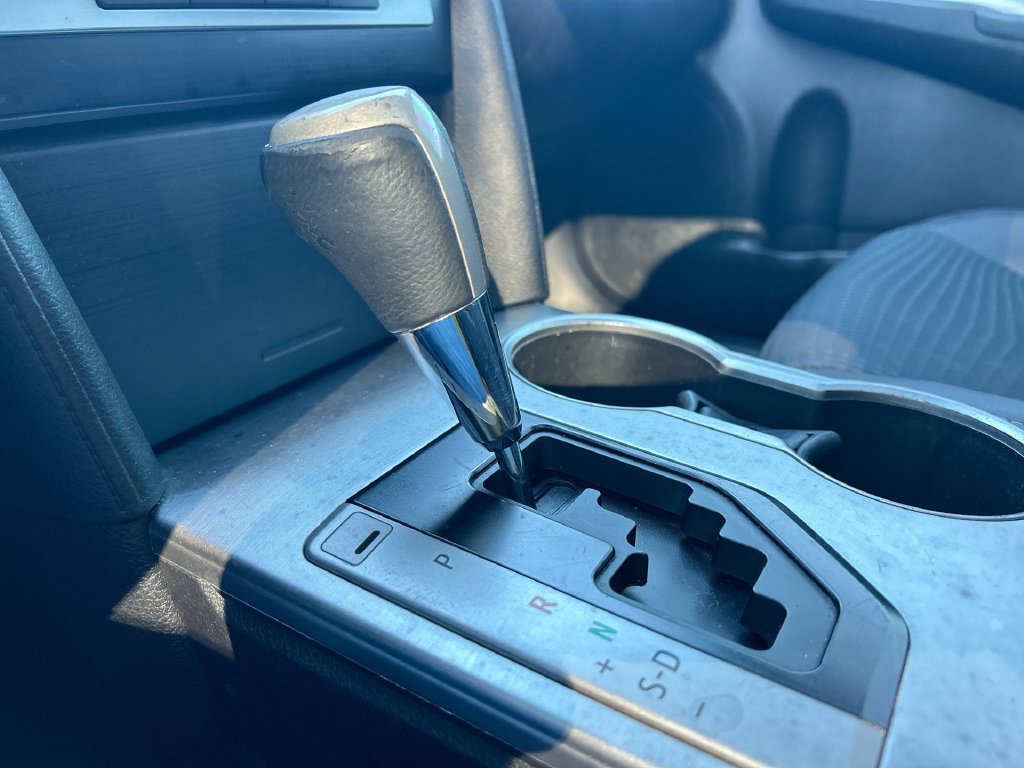 Used 2014 Toyota Camry SE w/ Moonroof Package FWD image 25