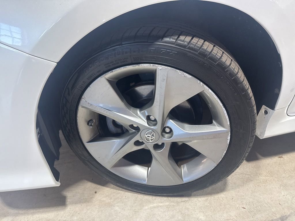 Used 2012 Toyota Camry SE image 2