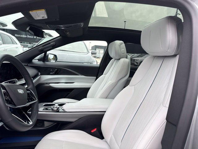 Used 2024 Cadillac Lyriq Luxury AWD/4WD image 3