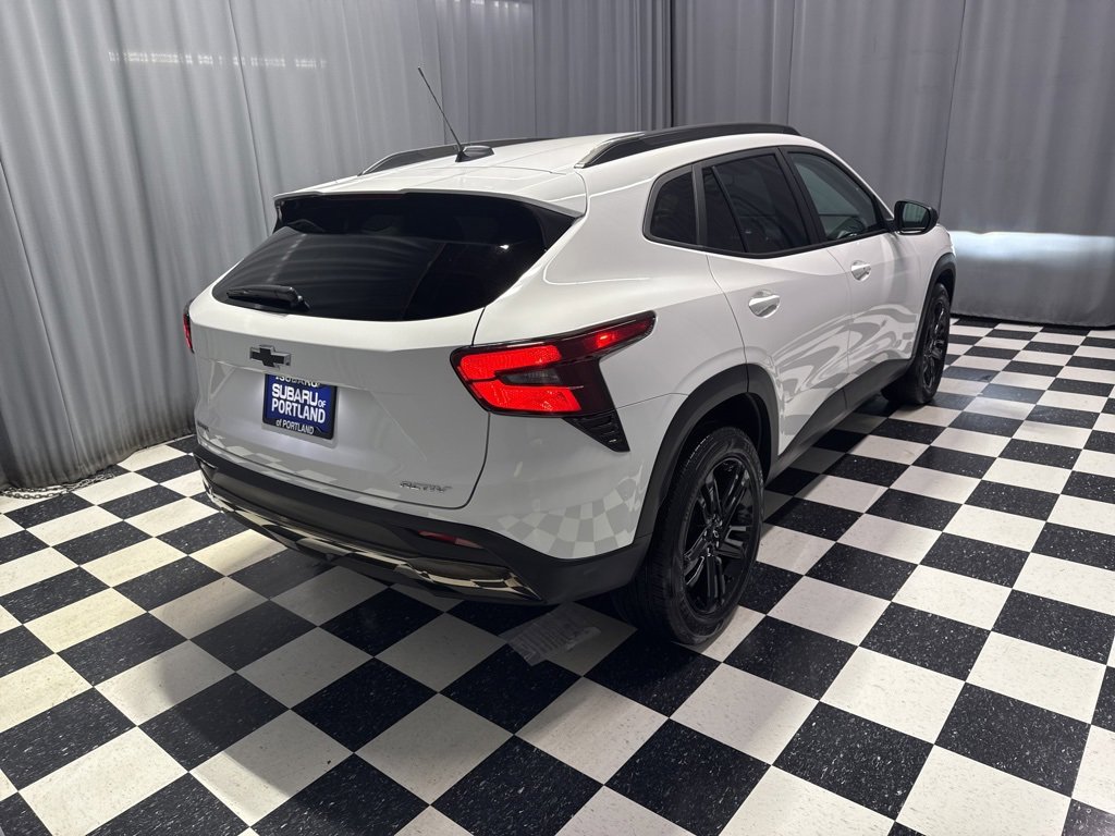 Used 2024 Chevrolet Trax ACTIV w/ Sunroof Package image 4