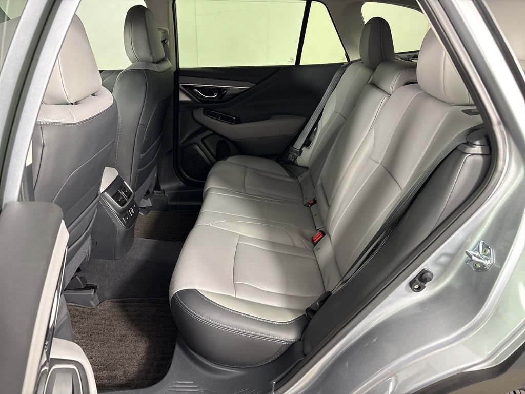 Used 2025 Subaru Outback Limited AWD/4WD image 30