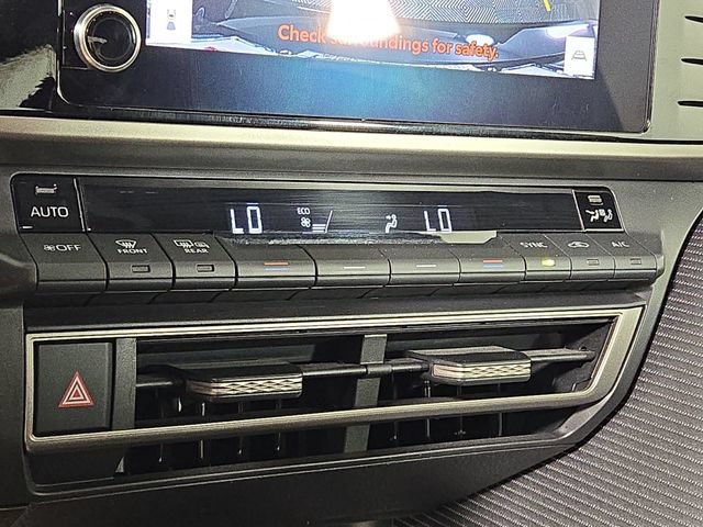 Used 2025 Toyota Camry SE FWD image 18
