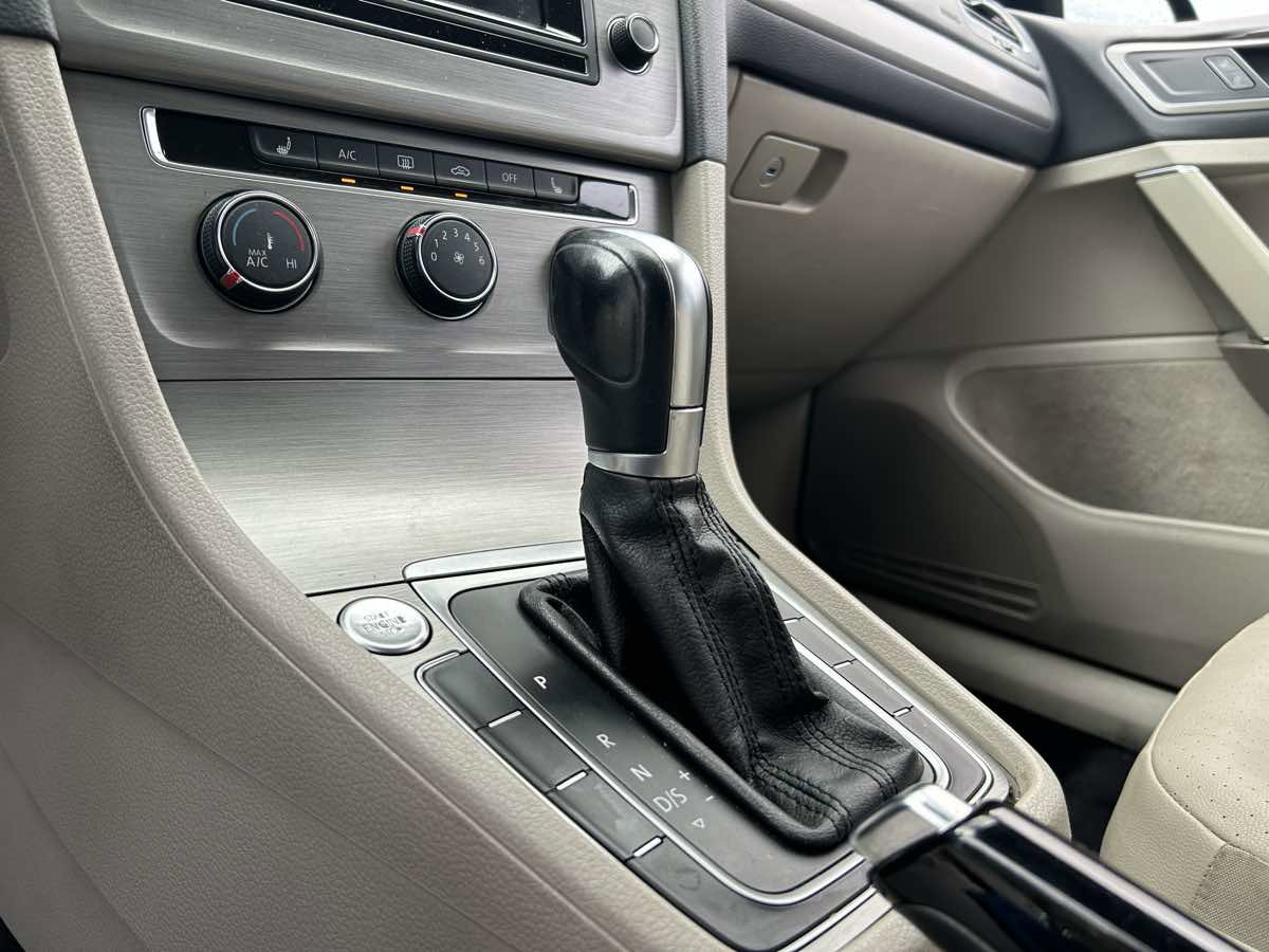 Used 2015 Volkswagen Golf SEL image 14