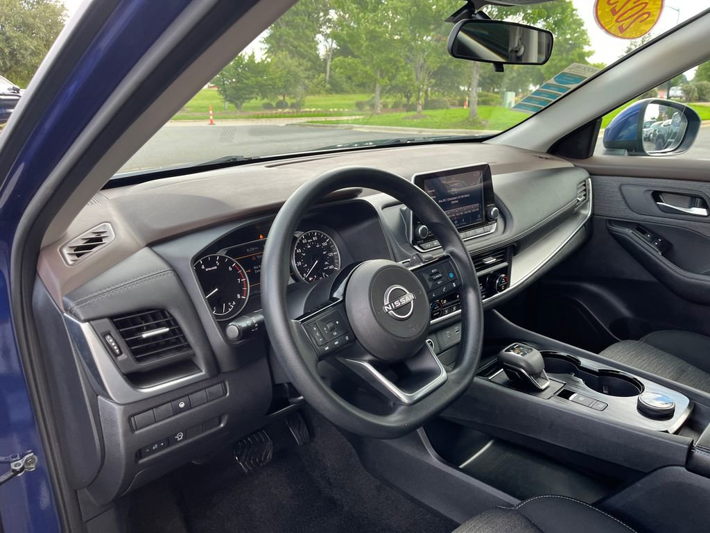 Used 2023 Nissan Rogue SV image 13