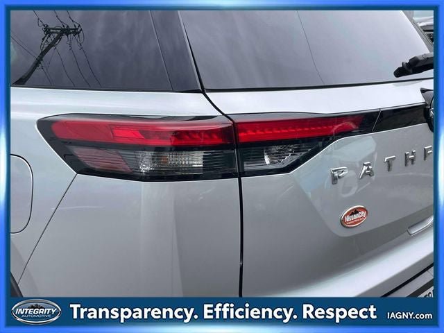 Used 2022 Nissan Pathfinder SV AWD/4WD image 11
