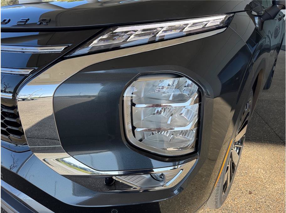 New 2026 Mitsubishi Outlander SEL FWD image 24
