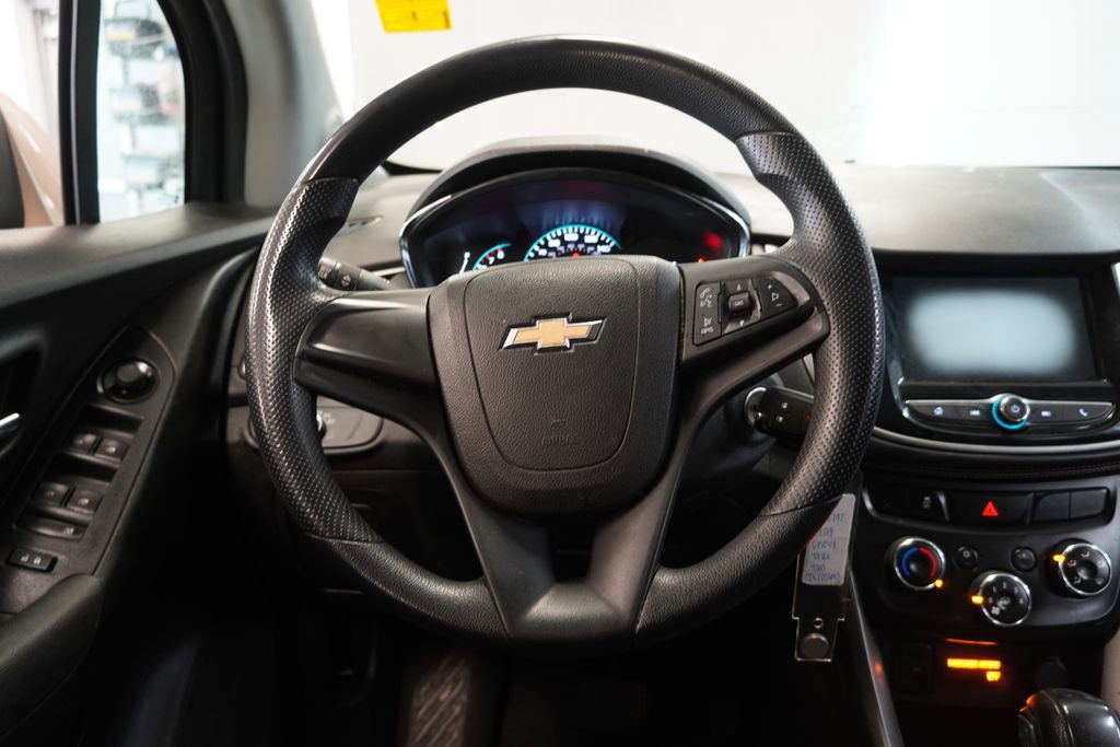 Used 2018 Chevrolet Trax LS w/ LPO, Protection Package FWD image 17