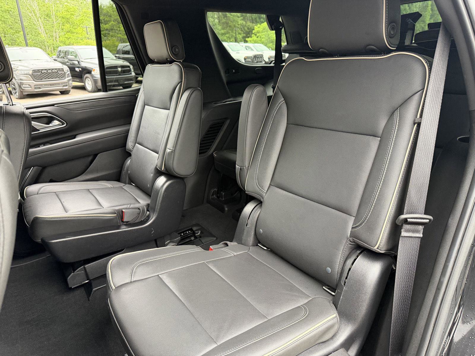 Used 2022 GMC Yukon SLT w/ SLT Luxury Package RWD image 17
