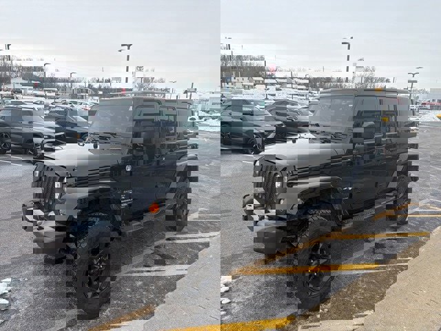 Used 2018 Jeep Wrangler Unlimited Sahara image 2