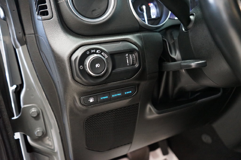 Used 2023 Jeep Wrangler Unlimited Sahara w/ Cold Weather Group AWD/4WD image 28