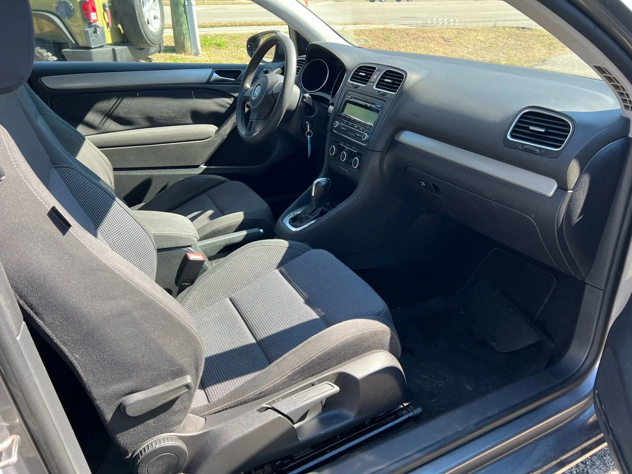 Used 2013 Volkswagen Golf 2-Door image 17