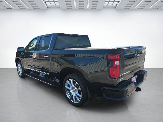 Used 2024 Chevrolet Silverado 1500 High Country w/ High Country Premium Package AWD/4WD image 7