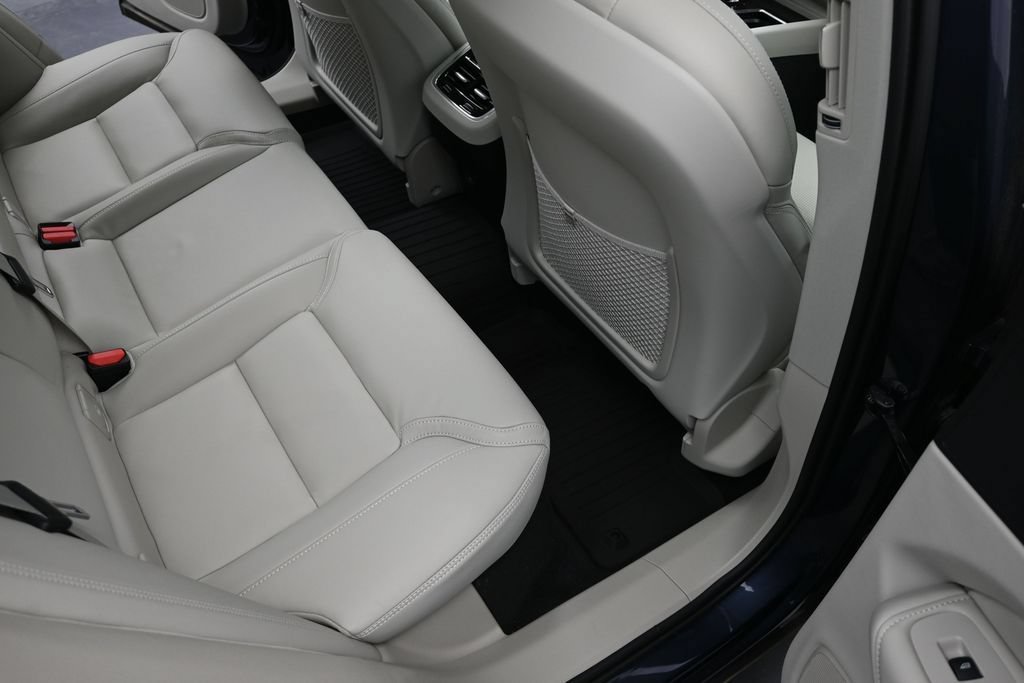 New 2026 Volvo XC60 B5 Ultra w/ Climate Package AWD/4WD image 16