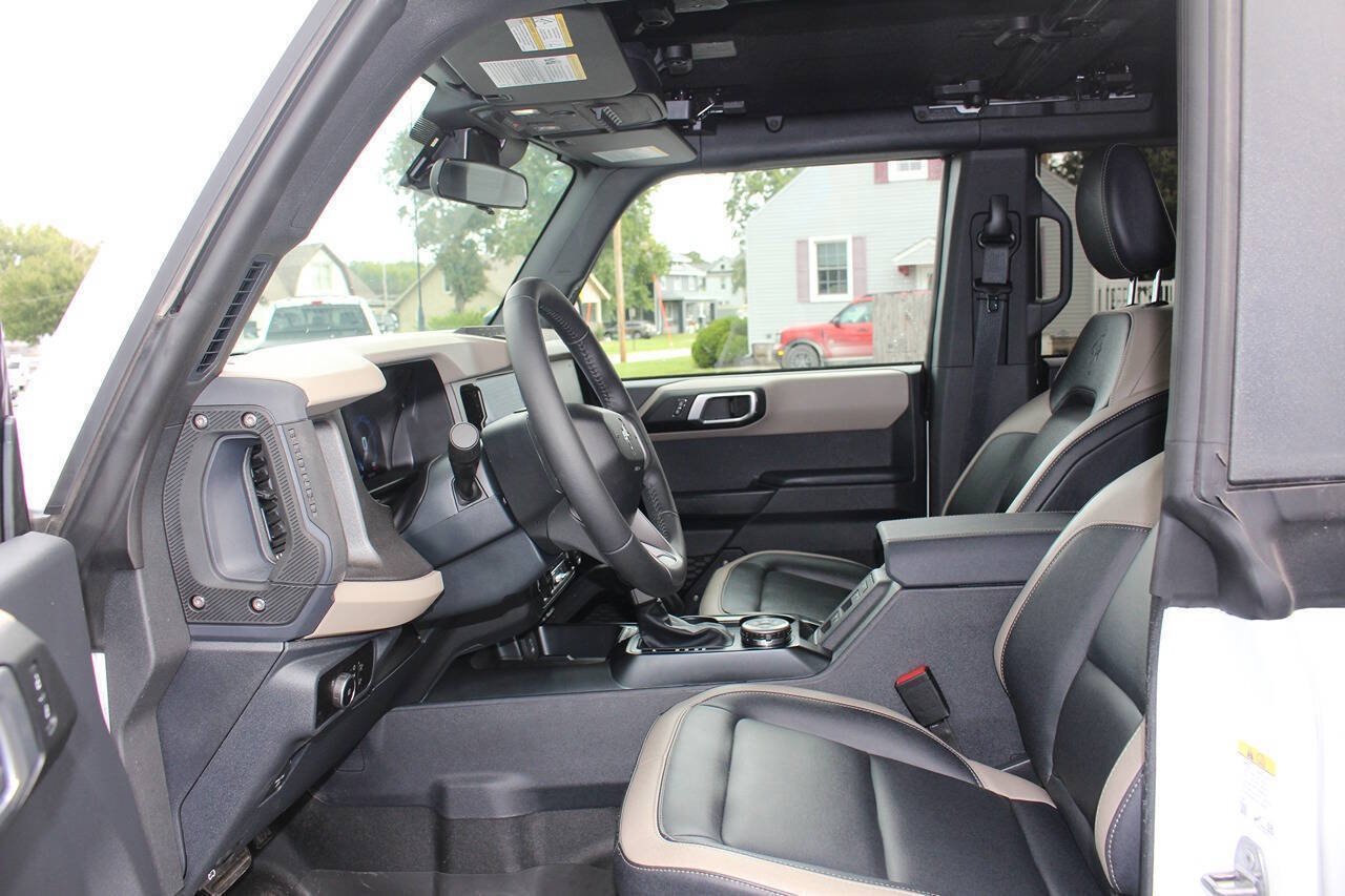 Used 2025 Ford Bronco Big Bend w/ Black Diamond Package AWD/4WD image 6