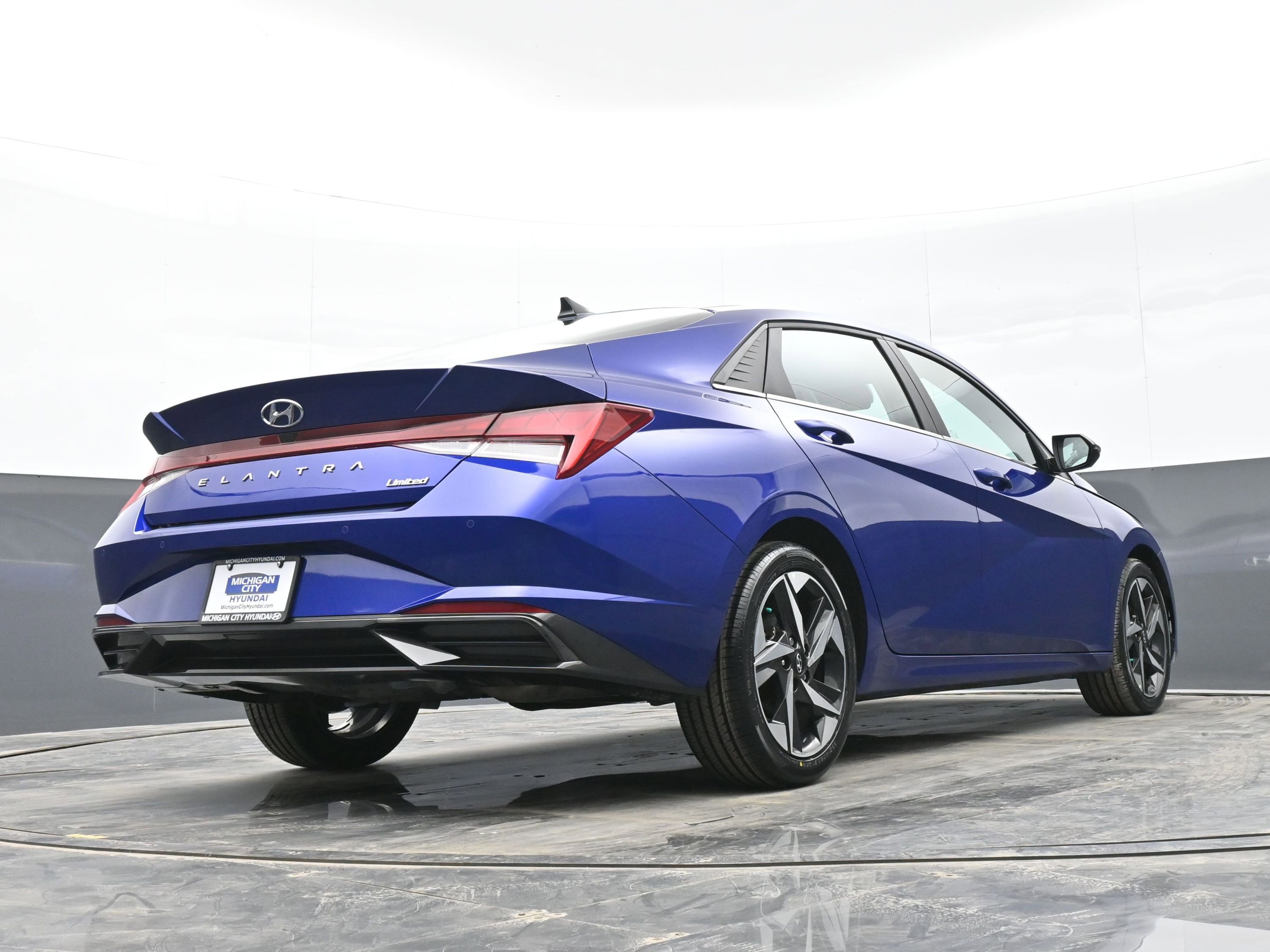 Used 2023 Hyundai Elantra Limited image 44