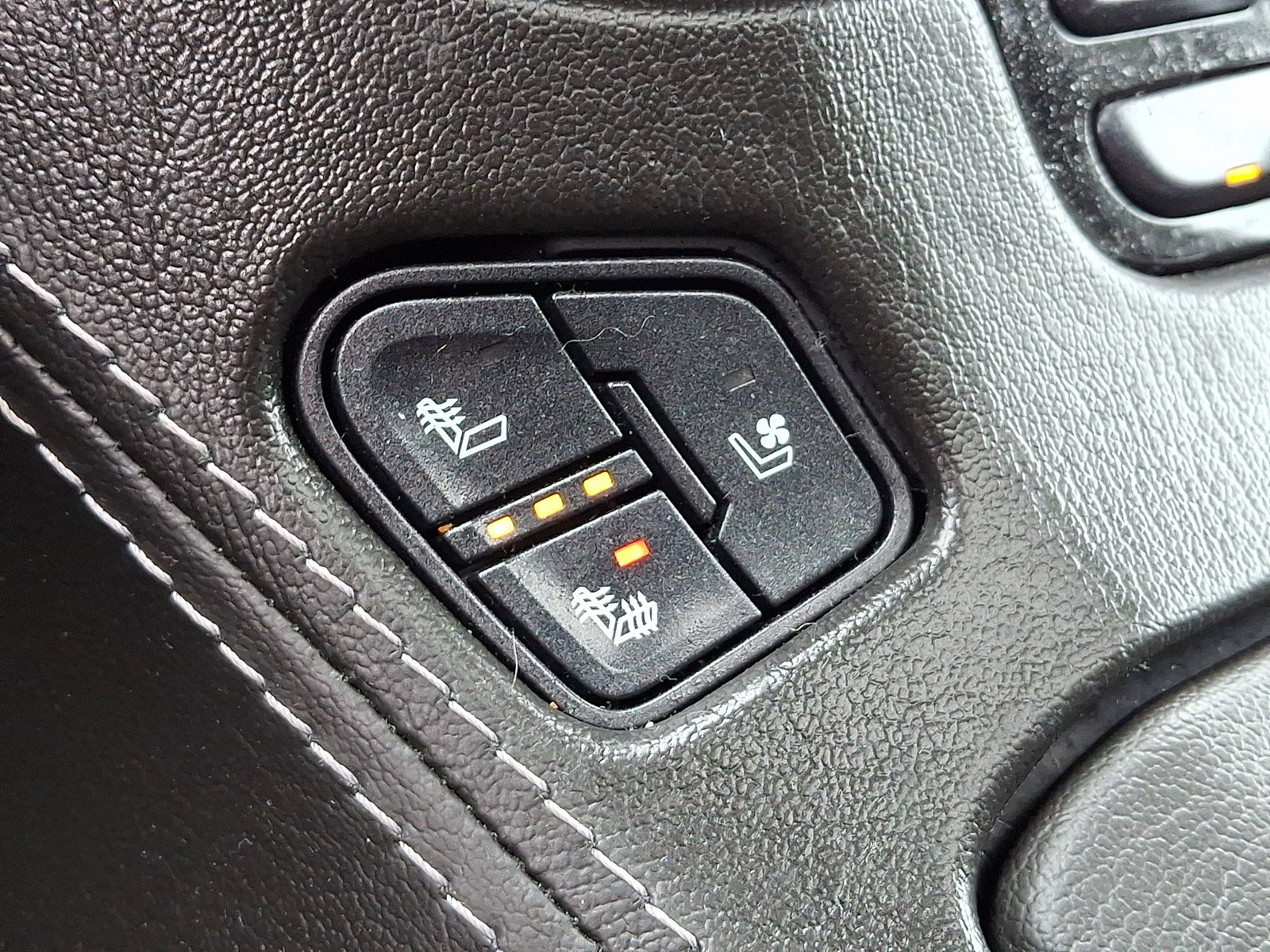 Used 2020 Chevrolet Suburban Premier image 22