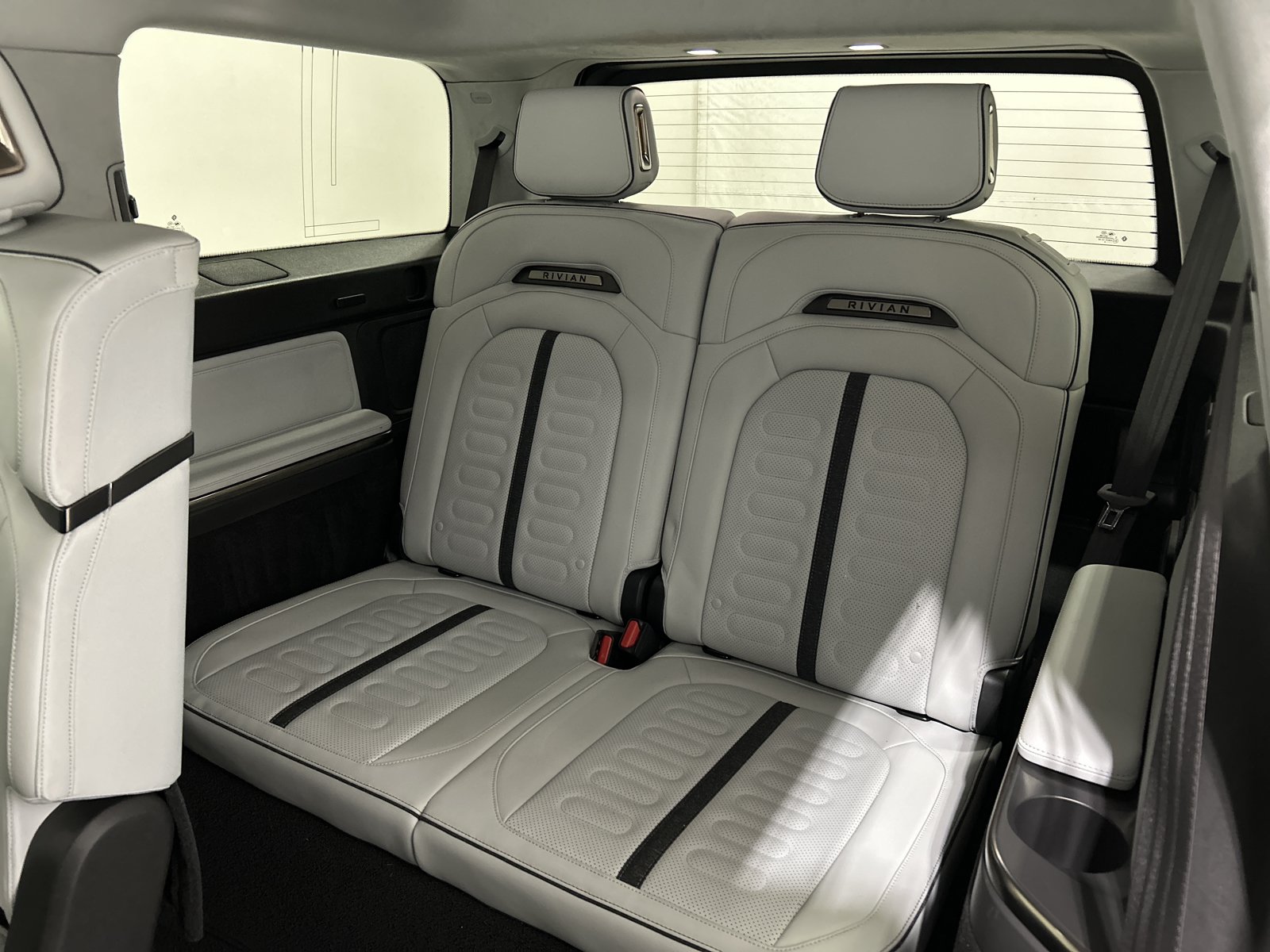 Used 2024 Rivian R1S Adventure AWD/4WD image 22