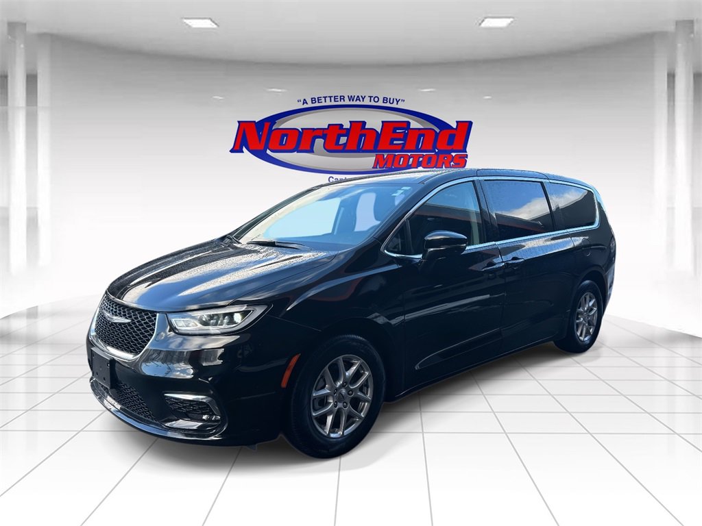 Used 2024 Chrysler Pacifica Touring-L image 7