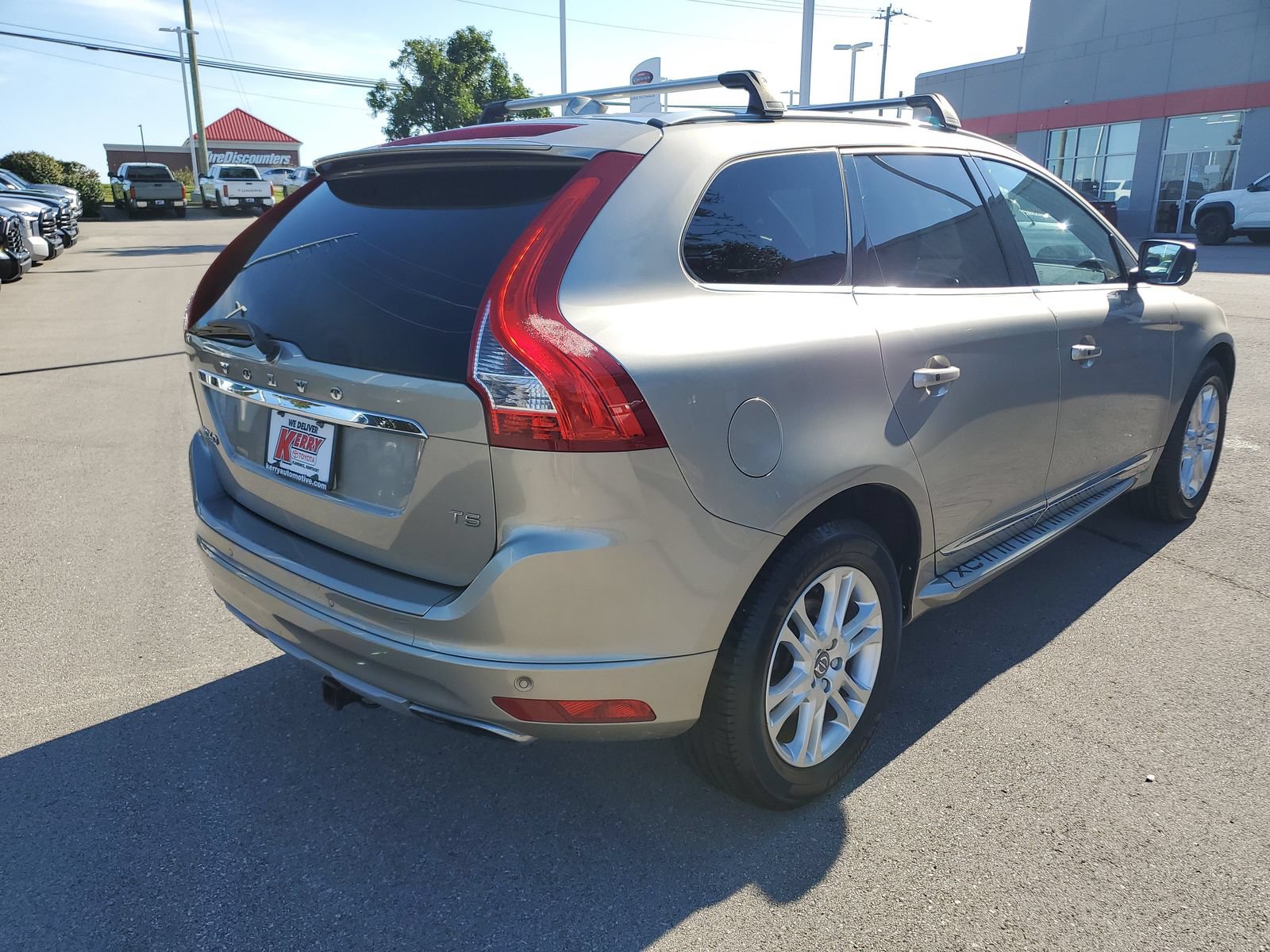 Used 2016 Volvo XC60 T5 Platinum FWD image 4