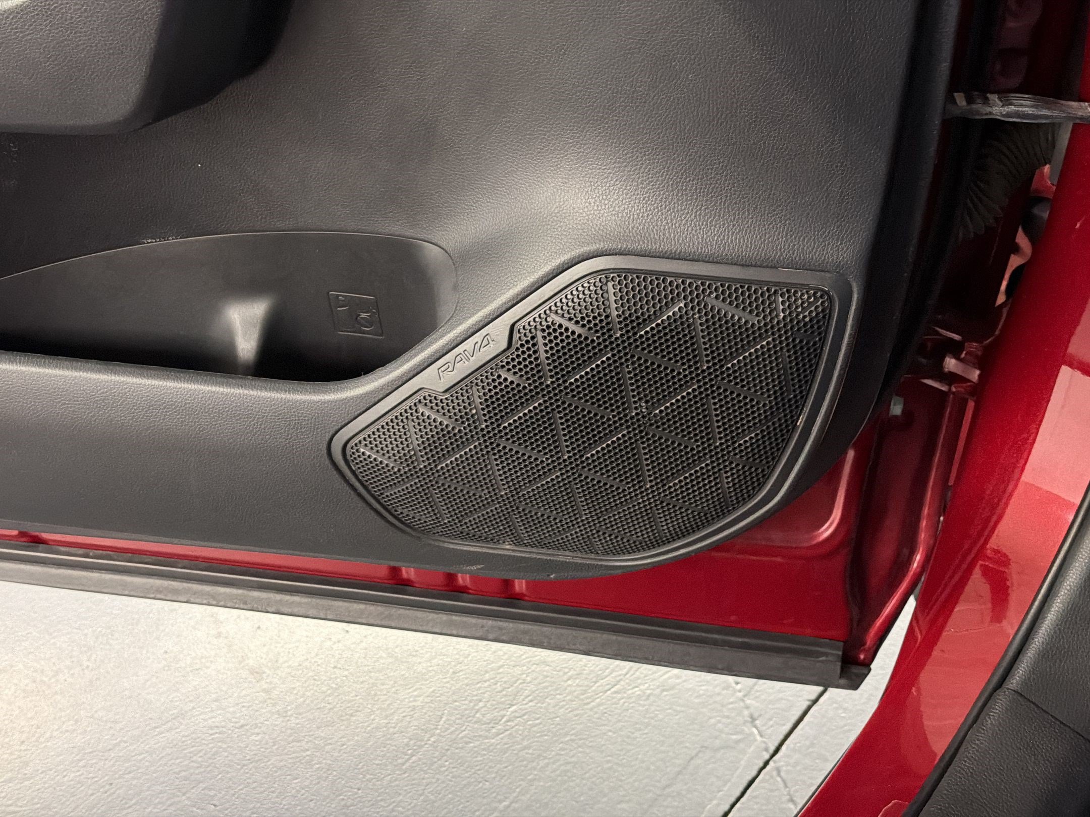 Used 2024 Toyota RAV4 XLE w/ Convenience Package FWD image 28