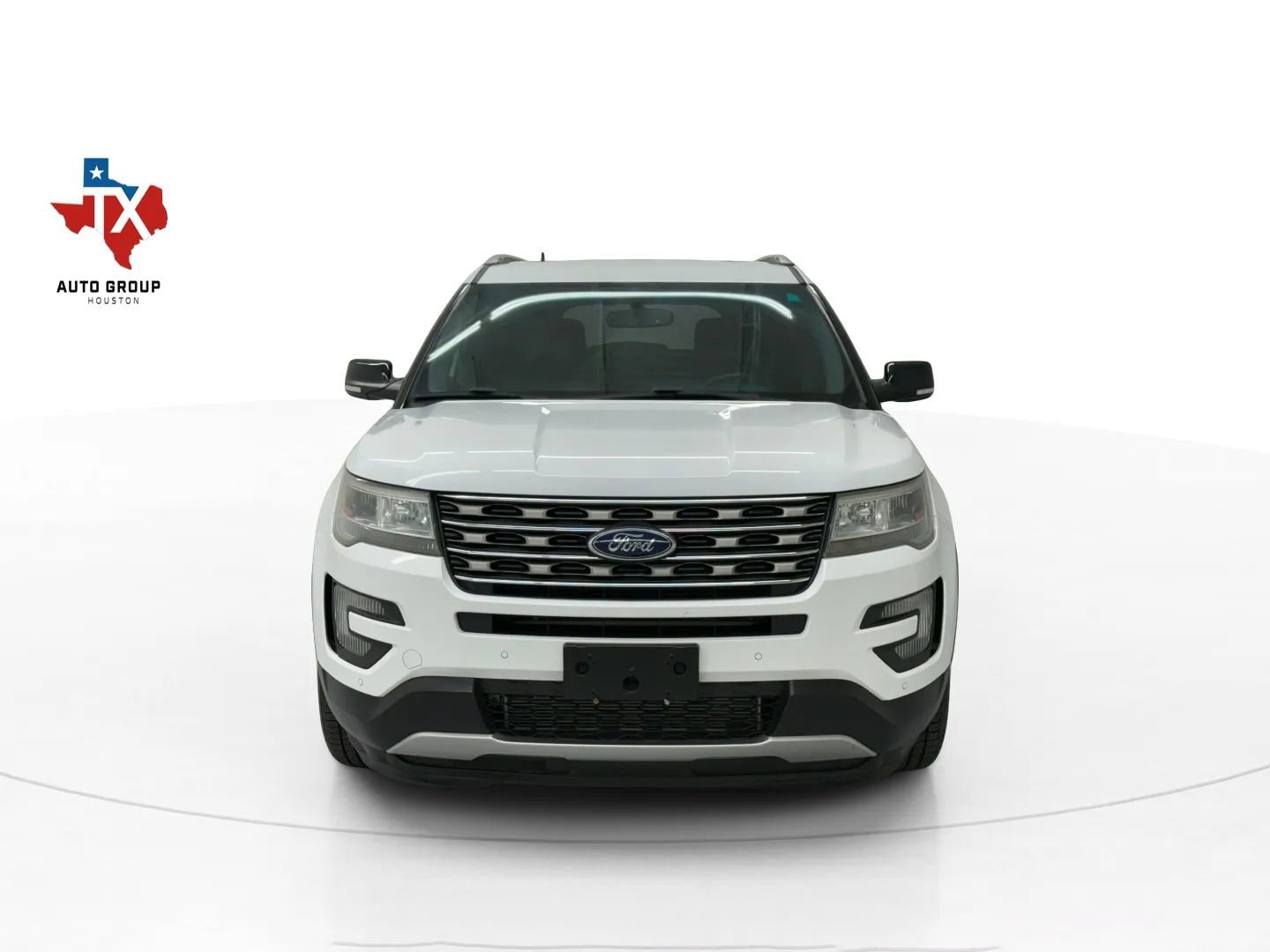 Used 2016 Ford Explorer XLT w/ Equipment Group 202A image 4