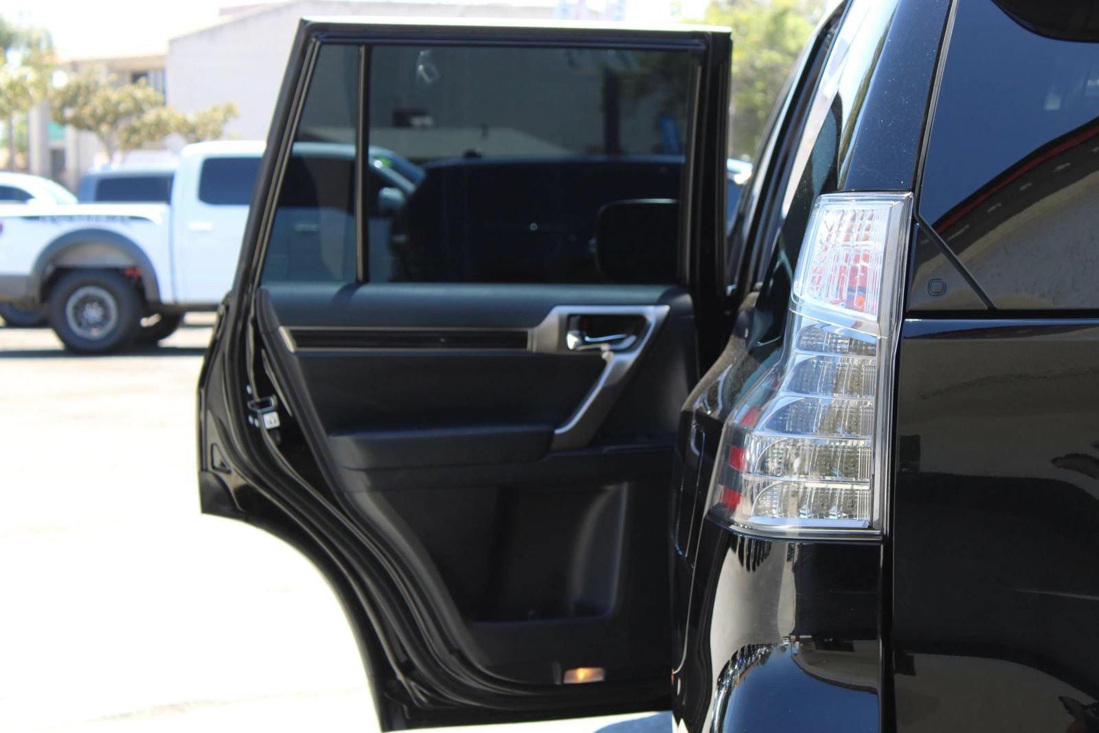 Used 2020 Lexus GX 460 Premium w/ Premium Package AWD/4WD image 14