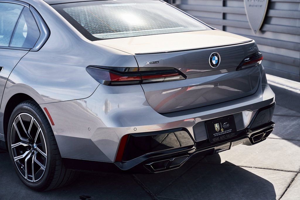 Used 2024 BMW 760i xDrive image 8