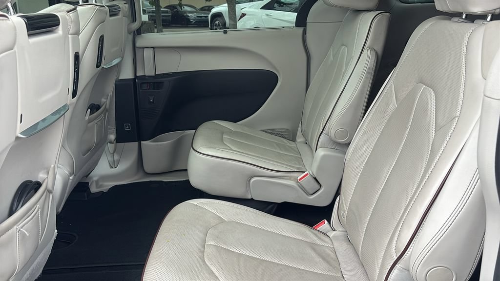 Used 2017 Chrysler Pacifica Limited FWD image 27