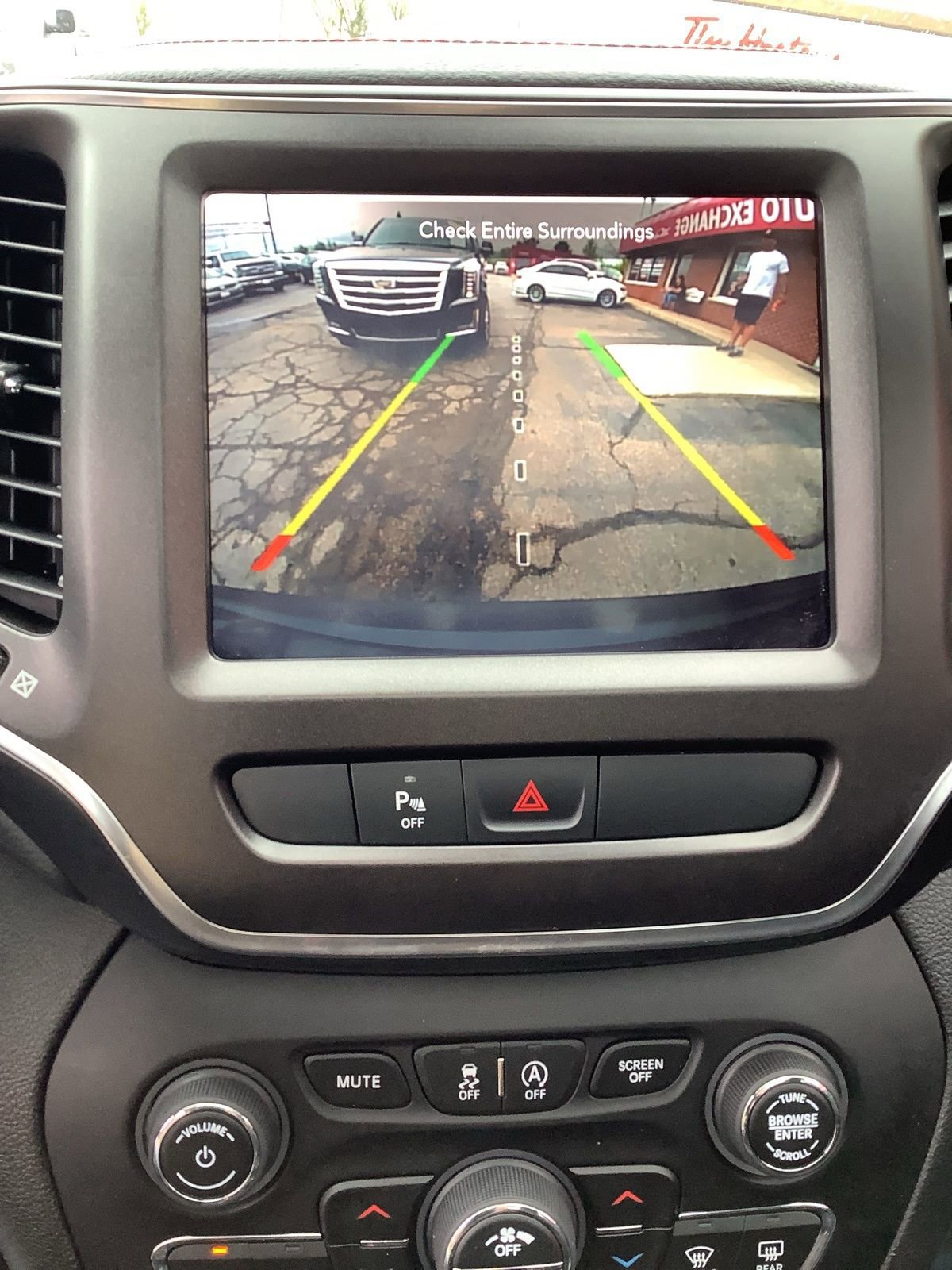 Used 2022 Jeep Cherokee Trailhawk w/ Sun & Sound Group image 18