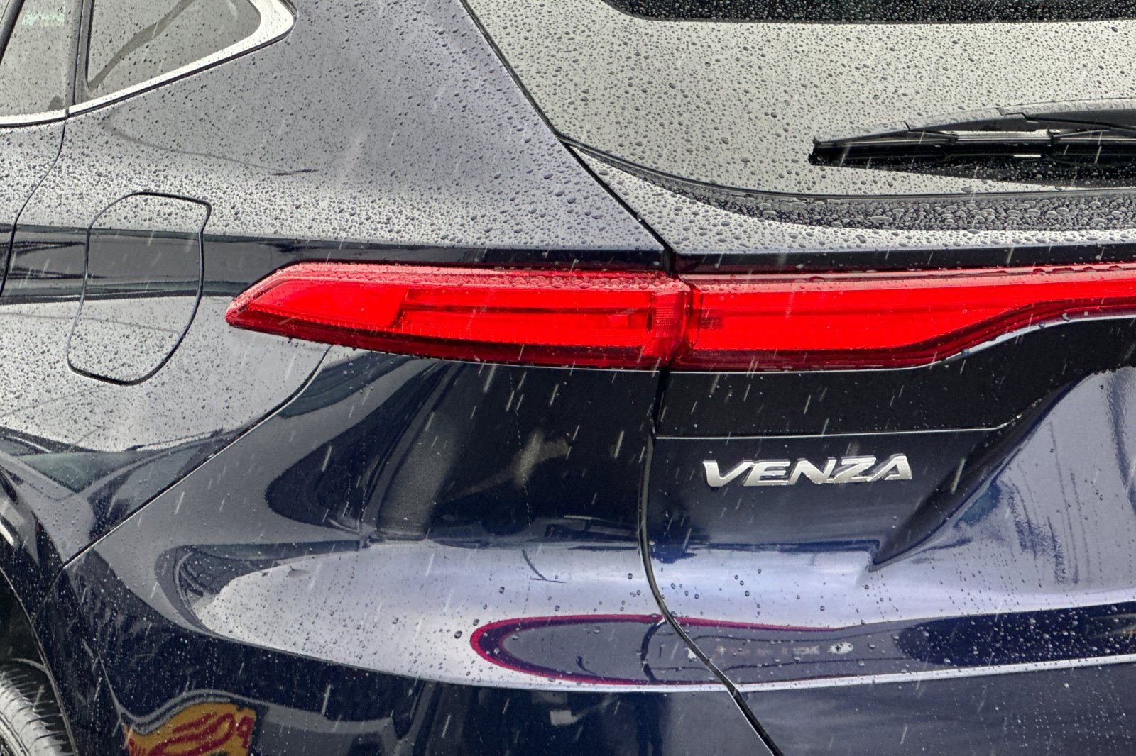 Used 2024 Toyota Venza LE image 25