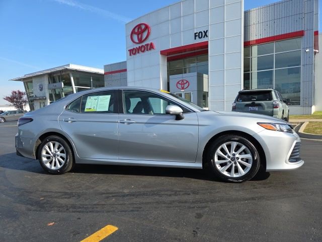 Used 2021 Toyota Camry LE image 1