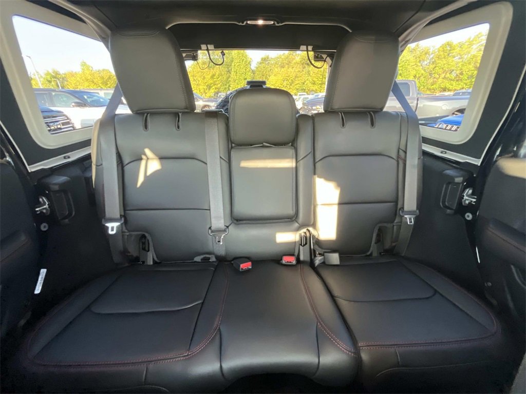New 2025 Jeep Wrangler Unlimited Rubicon image 32