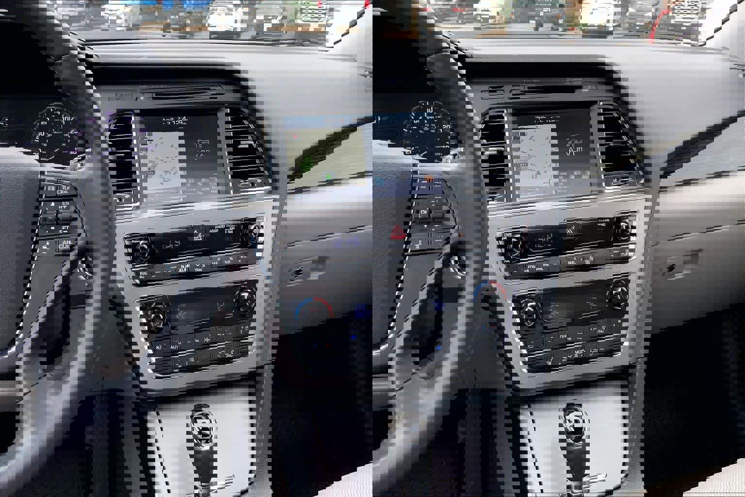 Used 2017 Hyundai Sonata Limited w/ Ultimate Package 04 FWD image 7