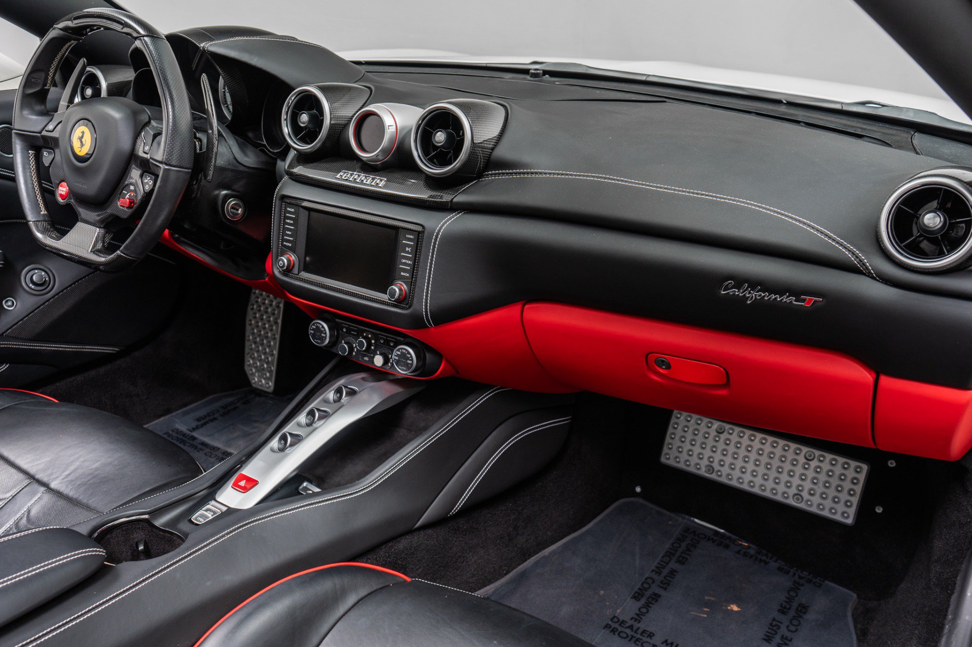 Used 2016 Ferrari California T RWD image 14