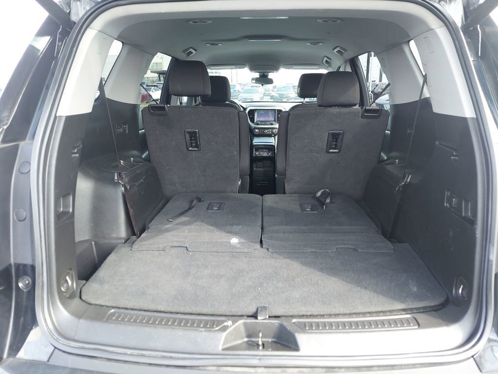 Used 2023 GMC Acadia SLE w/ Driver Convenience Package image 25