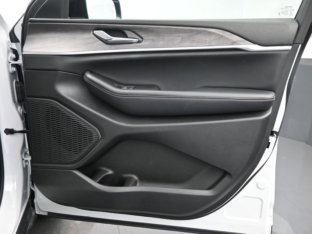 Used 2024 Jeep Grand Cherokee Limited image 20