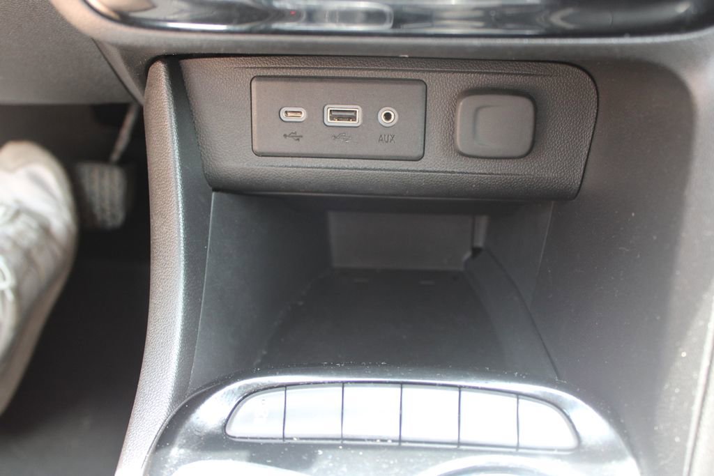 Used 2020 Buick Encore GX Select w/ Sport Touring Package FWD image 40