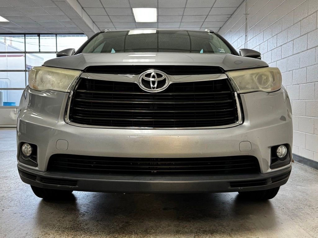 Used 2016 Toyota Highlander XLE FWD image 3
