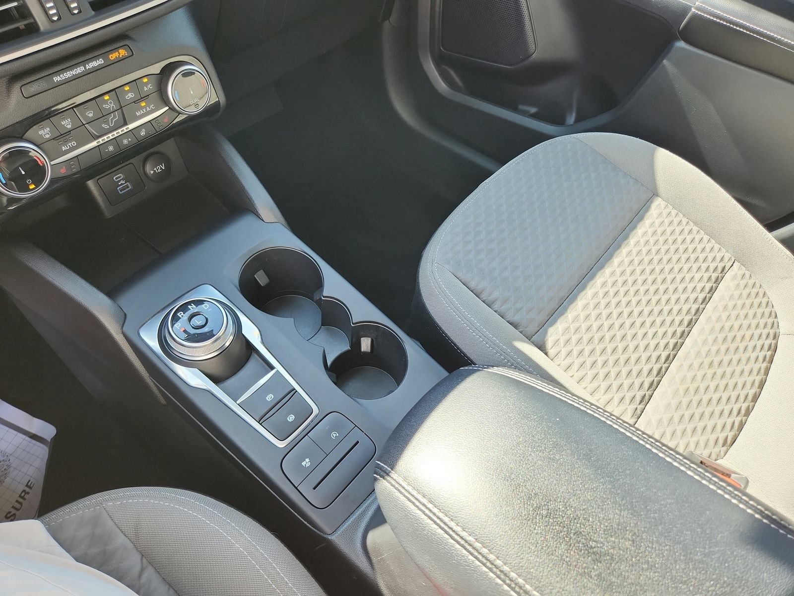 Used 2022 Ford Escape SE w/ Convenience Package FWD image 16