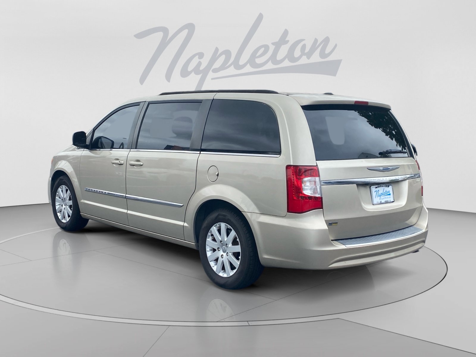 Used 2016 Chrysler Town & Country Touring FWD image 3