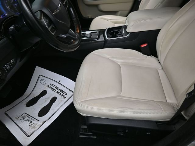 Used 2020 Chrysler 300 Touring L w/ Quick Order Package 2EF image 15